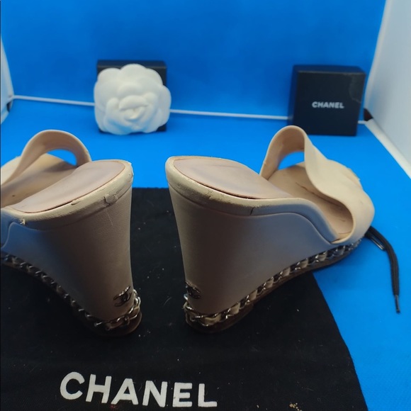 CHANEL PINK BEIGE CHAIN WEDGE MULES/SLIDES W/CHAIN SZ 36 - Picture 8 of 11